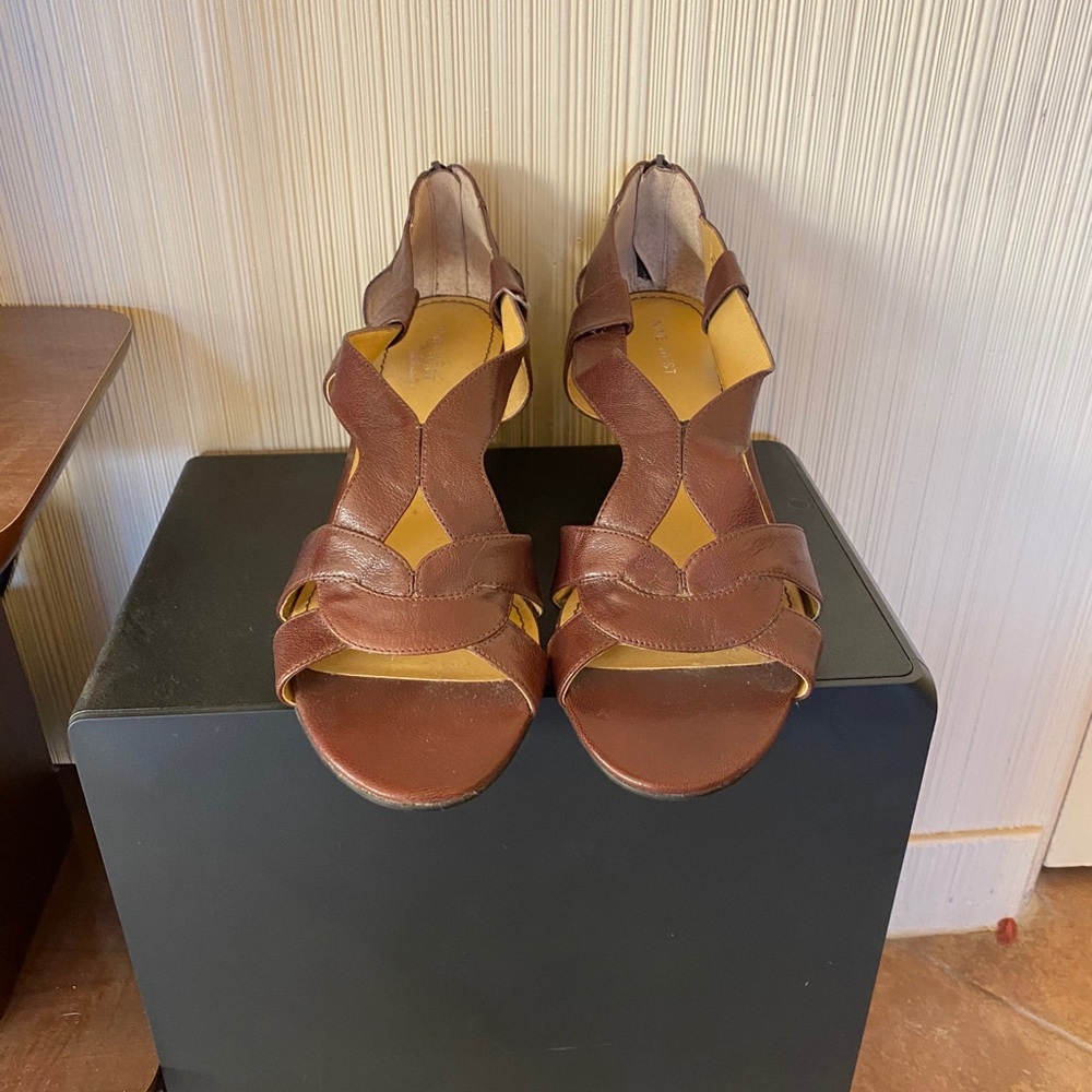 Women’s Nine West brown sandals 10
